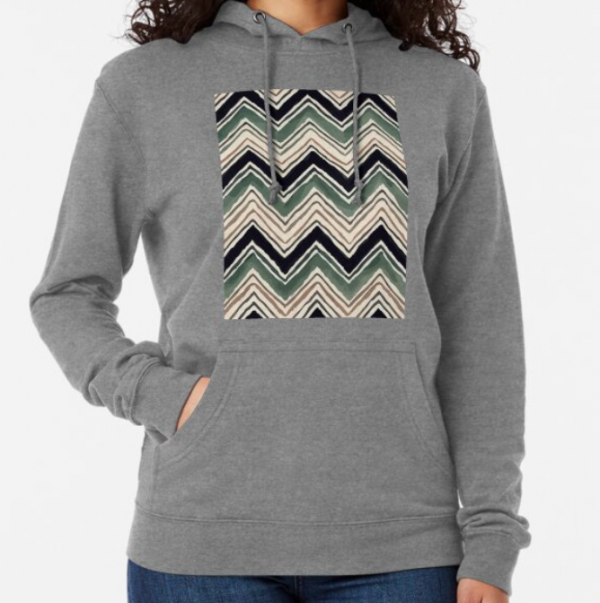 Hoodie dengan pola zig-zag yang mencuri perhatian